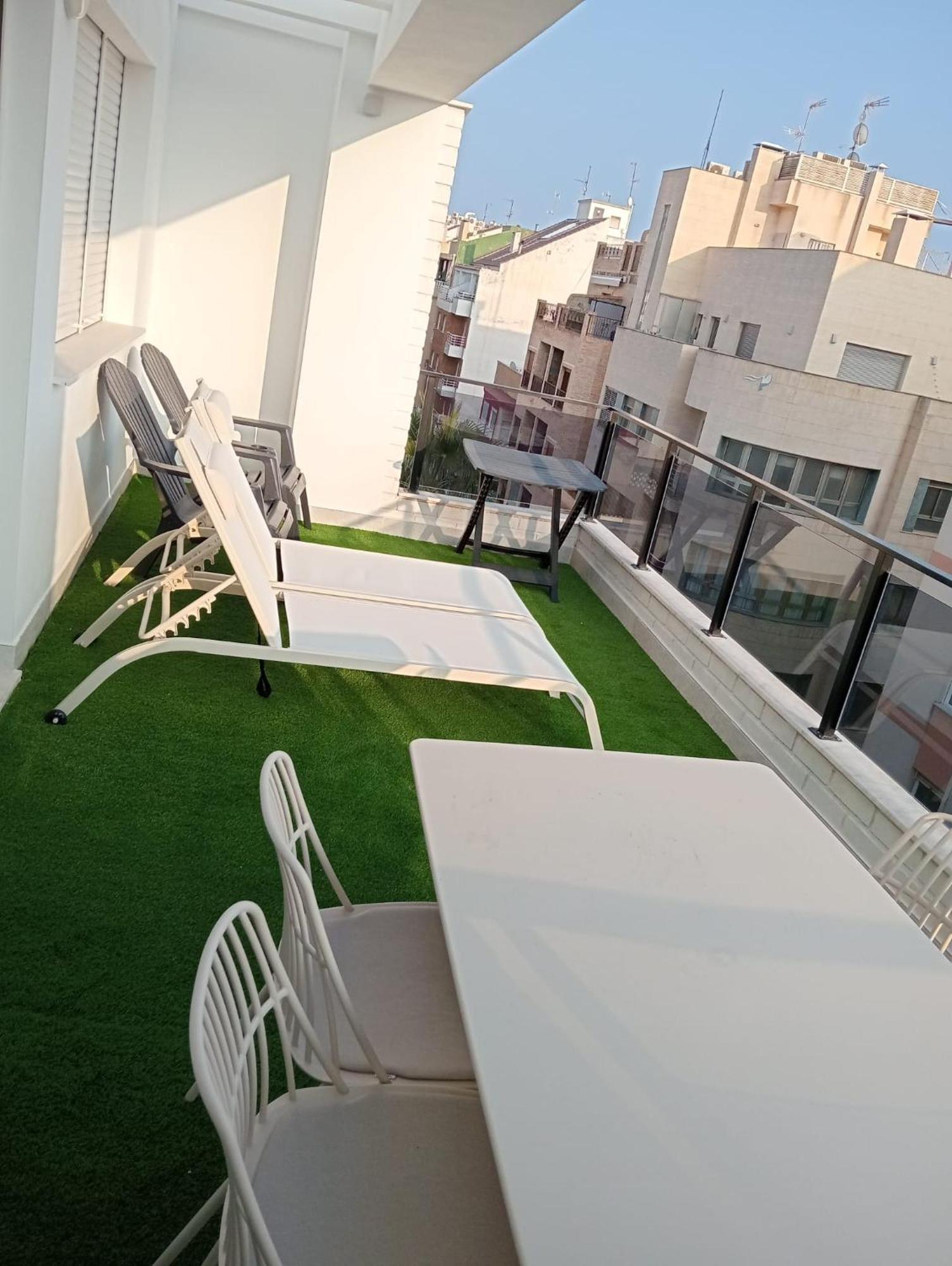 Sunrise Center Apartment *